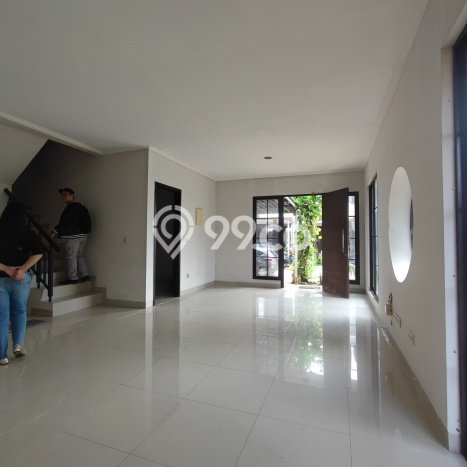 Sewa Rumah Harga Terjangkau di Green Lake City Jakarta Barat dengan 4 Kamar Tidur Sewa Rumah Harga Terjangkau di Green Lake City Jakarta Barat dengan 4 Kamar Tidur