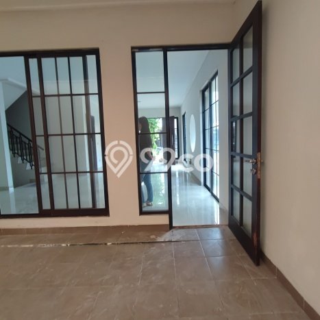 Sewa Rumah Harga Terjangkau di Green Lake City Jakarta Barat dengan 4 Kamar Tidur Sewa Rumah Harga Terjangkau di Green Lake City Jakarta Barat dengan 4 Kamar Tidur