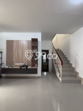Disewakan! Rumah 4 Kamar Tidur &
3 Kamar Mandi di Gading Serpong, Tangerang Disewakan! Rumah 4 Kamar Tidur &
3 Kamar Mandi di Gading Serpong, Tangerang