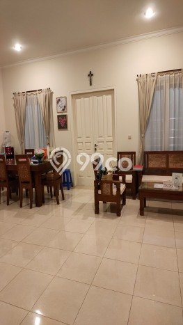 Rumah Mewah dengan Luas Tanah 353m² di Lingkungan Asri Gading Serpong, Tangerang Rumah Mewah dengan Luas Tanah 353m² di Lingkungan Asri Gading Serpong, Tangerang