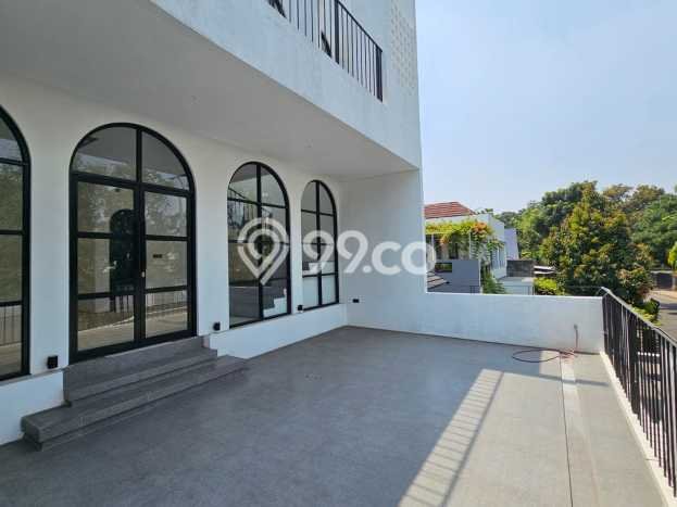 KAWASAN KOMERSIAL! Ruko Disewakan di BSD Kencana Loka, Luas 180m², Area Strategis KAWASAN KOMERSIAL! Ruko Disewakan di BSD Kencana Loka, Luas 180m², Area Strategis