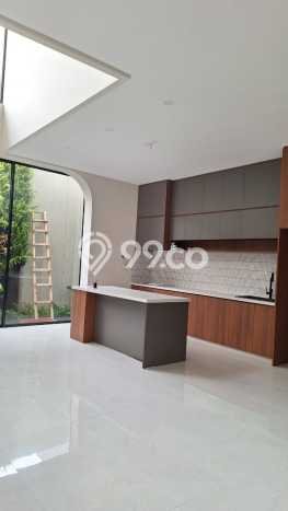 Ready to Use! Premium House LT 200m2 Desain Elegan di BSD Ready to Use! Premium House LT 200m2 Desain Elegan di BSD