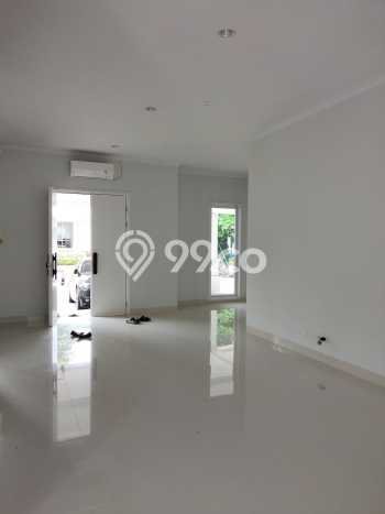 Rumah Elit Modern Tanpa Renovasi di Gading Serpong Tangerang Rumah Elit Modern Tanpa Renovasi di Gading Serpong Tangerang