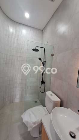 Ready to Use! Premium House LT 200m2 Desain Elegan di BSD Ready to Use! Premium House LT 200m2 Desain Elegan di BSD