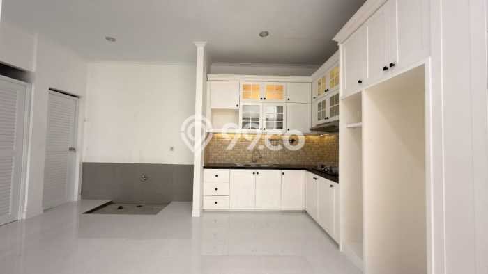 Rumah Elit Modern Tanpa Renovasi di BSD City Tangerang Rumah Elit Modern Tanpa Renovasi di BSD City Tangerang