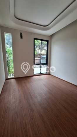 Ready to Use! Premium House LT 200m2 Desain Elegan di BSD Ready to Use! Premium House LT 200m2 Desain Elegan di BSD
