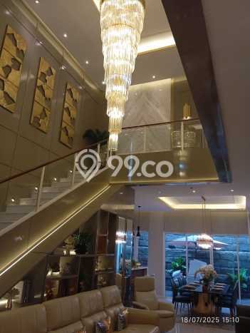 Rumah Mewah LB 316m2 Siap Huni Desain Elegan di Gading Serpong, Tangerang Rumah Mewah LB 316m2 Siap Huni Desain Elegan di Gading Serpong, Tangerang