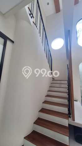 Ready to Use! Premium House LT 200m2 Desain Elegan di BSD Ready to Use! Premium House LT 200m2 Desain Elegan di BSD