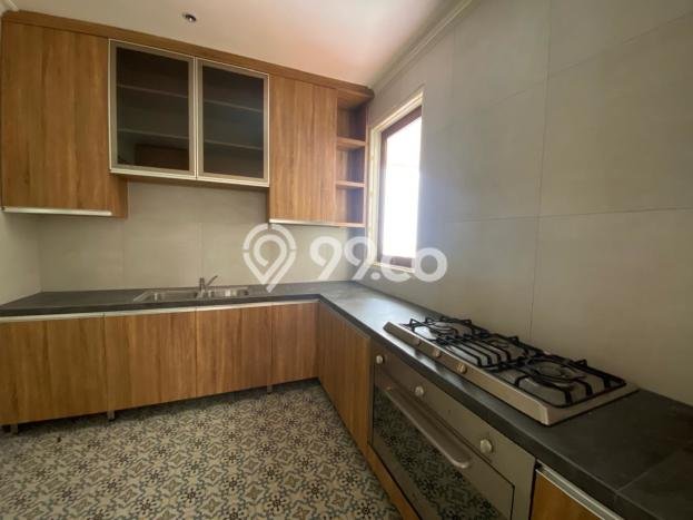 Sewa Rumah Strategis LT 300m2 / LB 350m2 di Pondok Indah, Jakarta Selatan Sewa Rumah Strategis LT 300m2 / LB 350m2 di Pondok Indah, Jakarta Selatan