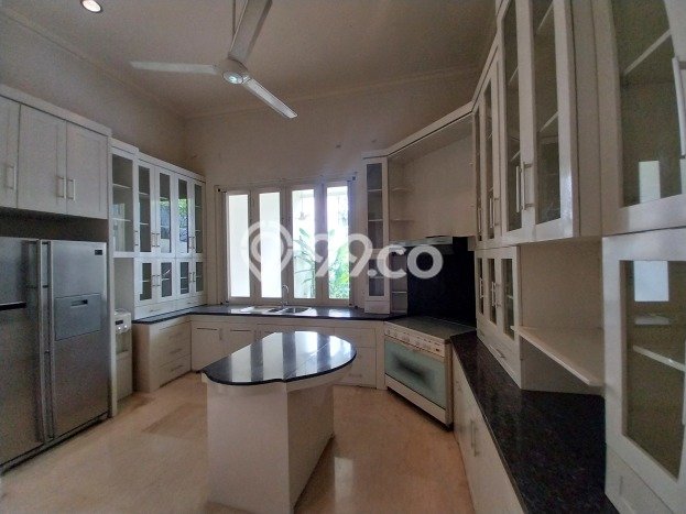 Hunian Modern Untuk Disewakan di Kemang Jakarta Selatan 6 KT & 6 KM Hunian Modern Untuk Disewakan di Kemang Jakarta Selatan 6 KT & 6 KM