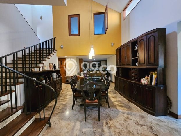 Siap Huni Rumah Mewah 6 Kamar di Kebayoran Baru Dekat ke Mana Pun Siap Huni Rumah Mewah 6 Kamar di Kebayoran Baru Dekat ke Mana Pun