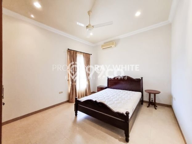 For Sale! Premium House LT 534m2 Desain Modern di Kemang For Sale! Premium House LT 534m2 Desain Modern di Kemang