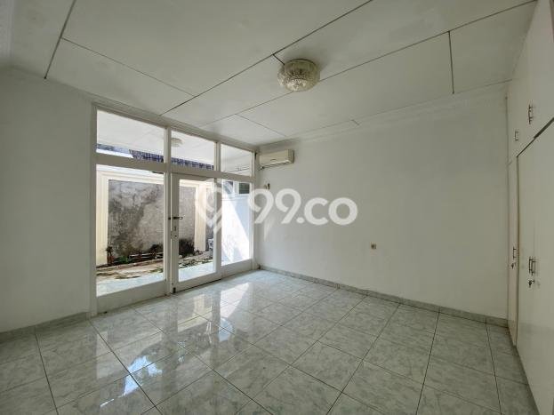 Disewakan Rumah Murah di Kemang Jakarta Selatan Punya 4 Kamar Tidur Disewakan Rumah Murah di Kemang Jakarta Selatan Punya 4 Kamar Tidur