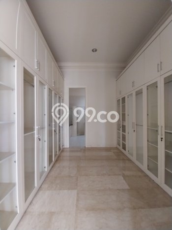 Hunian Modern Untuk Disewakan di Kemang Jakarta Selatan 6 KT & 6 KM Hunian Modern Untuk Disewakan di Kemang Jakarta Selatan 6 KT & 6 KM