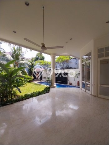 Hunian Modern Untuk Disewakan di Kemang Jakarta Selatan 6 KT & 6 KM Hunian Modern Untuk Disewakan di Kemang Jakarta Selatan 6 KT & 6 KM