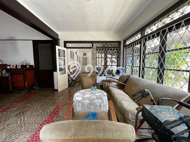Siap Huni Rumah Mewah 6 Kamar di Kebayoran Baru Dekat ke Mana Pun Siap Huni Rumah Mewah 6 Kamar di Kebayoran Baru Dekat ke Mana Pun