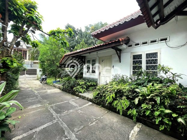 Siap Huni Rumah Mewah 6 Kamar di Kebayoran Baru Dekat ke Mana Pun Siap Huni Rumah Mewah 6 Kamar di Kebayoran Baru Dekat ke Mana Pun