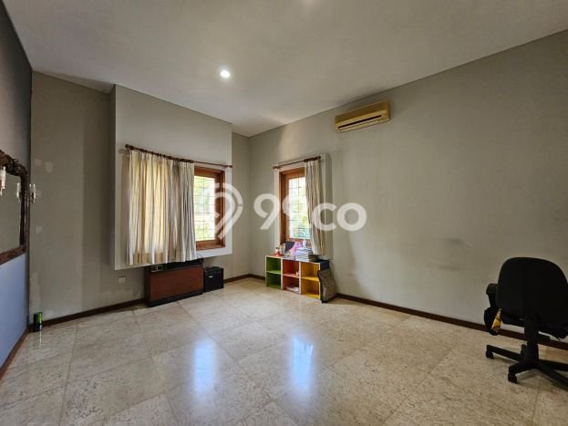 Siap Huni Rumah Mewah 6 Kamar di Kebayoran Baru Dekat ke Mana Pun Siap Huni Rumah Mewah 6 Kamar di Kebayoran Baru Dekat ke Mana Pun