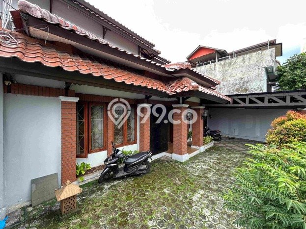 Jual Rumah Luas Elegan Dengan View Cantik di Cawang, Jakarta Timur Jual Rumah Luas Elegan Dengan View Cantik di Cawang, Jakarta Timur