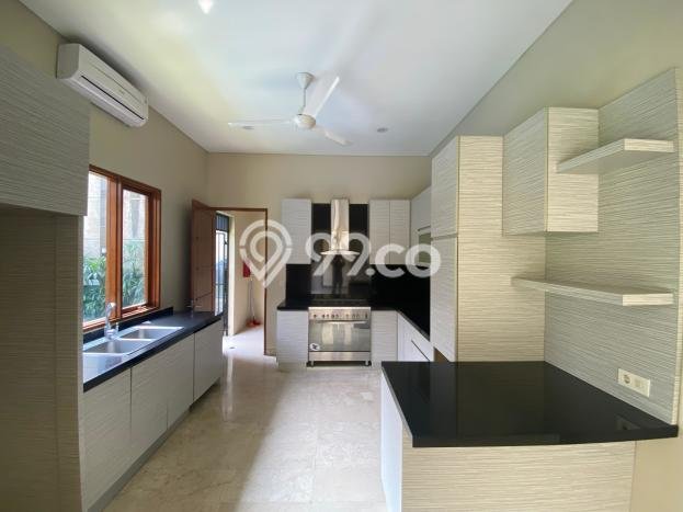 Hunian Ideal dengan LT 550m2 & LB 480m2 Dikontrakkan di Kemang Hunian Ideal dengan LT 550m2 & LB 480m2 Dikontrakkan di Kemang