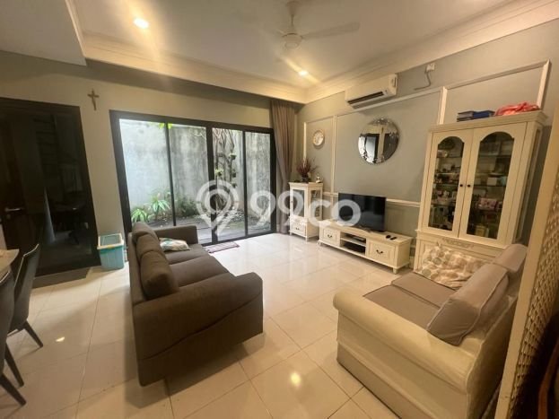 Hunian Mewah LB 200m2 Siap Pakai Desain Elegan di Bintaro, Tangerang Selatan Hunian Mewah LB 200m2 Siap Pakai Desain Elegan di Bintaro, Tangerang Selatan