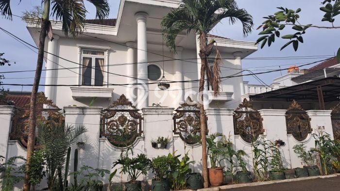 Rumah Elit Modern Siap Huni di Cirendeu Jakarta Selatan Rumah Elit Modern Siap Huni di Cirendeu Jakarta Selatan