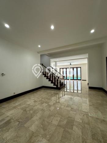 Lokasi terbaik! Rumah siap huni dikontrakkan di Kebayoran Baru LB 500m2 Lokasi terbaik! Rumah siap huni dikontrakkan di Kebayoran Baru LB 500m2