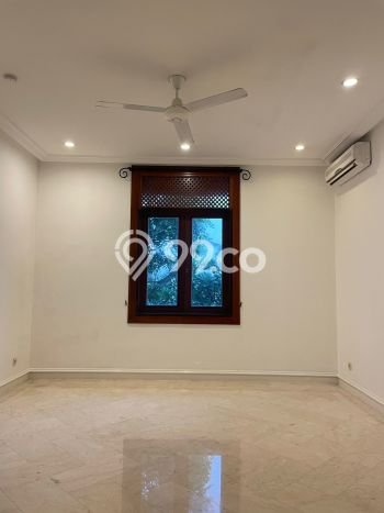 Lokasi strategis! Rumah siap pakai disewakan di Cilandak LB 600m2 Lokasi strategis! Rumah siap pakai disewakan di Cilandak LB 600m2