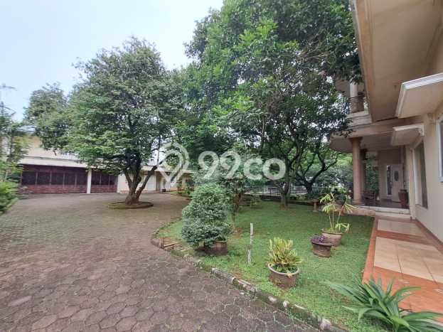 Ready to Use! Luxury House LT 4928m2 Desain Elegan di Ciganjur Ready to Use! Luxury House LT 4928m2 Desain Elegan di Ciganjur