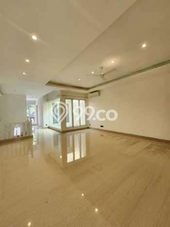 Ready to Use! Luxury House LT 371m2 Desain Modern di Pejaten Ready to Use! Luxury House LT 371m2 Desain Modern di Pejaten