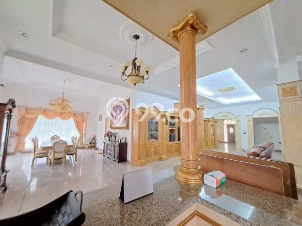 Ready to Use! Luxury House LT 4928m2 Desain Elegan di Ciganjur Ready to Use! Luxury House LT 4928m2 Desain Elegan di Ciganjur