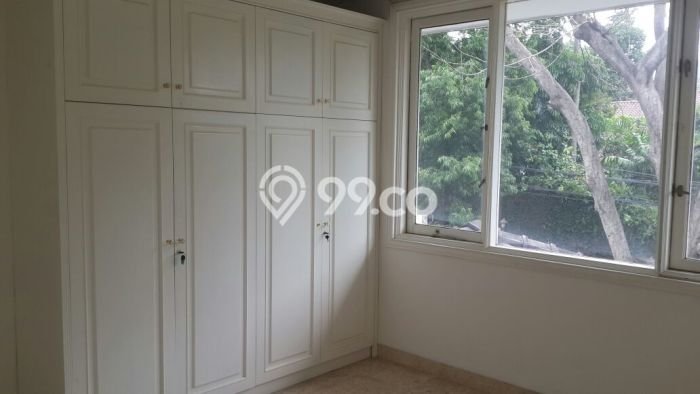 Ready to Use! Luxury House LT 898m2 Desain Elegan di Kemang Ready to Use! Luxury House LT 898m2 Desain Elegan di Kemang