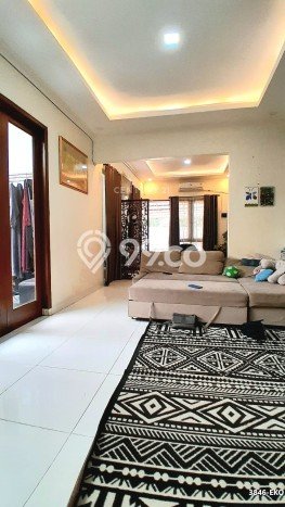 Rumah Modern 4 KT di Bintaro Tangerang Selatan Semi Furnished Rumah Modern 4 KT di Bintaro Tangerang Selatan Semi Furnished