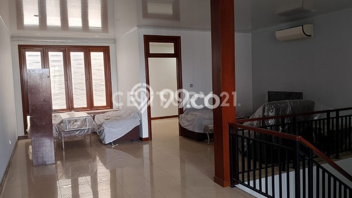 Hunian Mewah LB 300m2 Siap Huni Desain Elegan di Bintaro, Tangerang Selatan Hunian Mewah LB 300m2 Siap Huni Desain Elegan di Bintaro, Tangerang Selatan