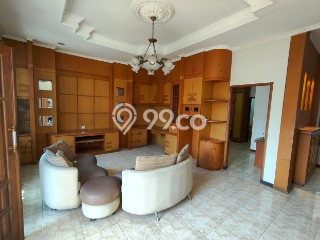 Disewakan Rumah Murah di Mulyosari Surabaya dengan 4 KT Disewakan Rumah Murah di Mulyosari Surabaya dengan 4 KT