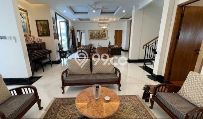 Disewakan! Rumah 4 Kamar Tidur &
7 Kamar Mandi di Kemang, Jakarta Selatan Disewakan! Rumah 4 Kamar Tidur &
7 Kamar Mandi di Kemang, Jakarta Selatan