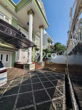 Rumah Eksklusif Siap Huni LT 720m2 di Kebon Jeruk, Jakarta Barat Rumah Eksklusif Siap Huni LT 720m2 di Kebon Jeruk, Jakarta Barat
