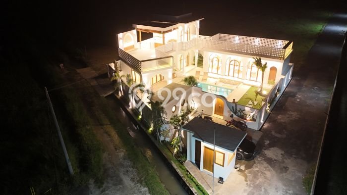 Vila Kawasan , Area 443m2m², Dekat ke Fasilitas Umum Vila Kawasan , Area 443m2m², Dekat ke Fasilitas Umum