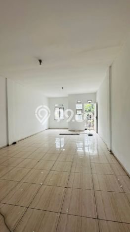 Ruko untuk disewa di Ciracas punya LT 140m2 & LB 117m2 harga sewa kompetitif Ruko untuk disewa di Ciracas punya LT 140m2 & LB 117m2 harga sewa kompetitif