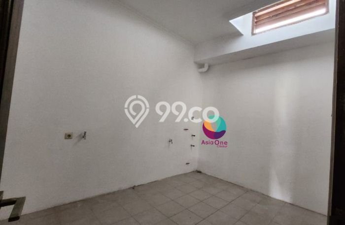 Disewakan! Rumah 5 Kamar Tidur &
2 Kamar Mandi di Cibubur, Jakarta Timur Disewakan! Rumah 5 Kamar Tidur &
2 Kamar Mandi di Cibubur, Jakarta Timur