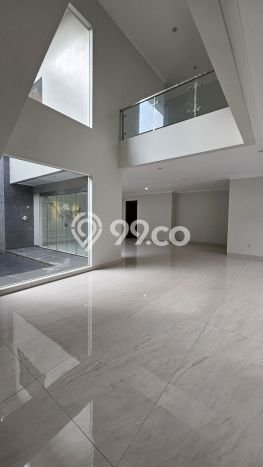 Rumah Lingkungan Asri di Batununggal, Bandung, LT 300m2m² LB 400m2m² Rumah Lingkungan Asri di Batununggal, Bandung, LT 300m2m² LB 400m2m²