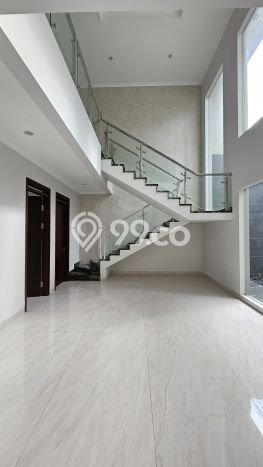 Rumah Lingkungan Asri di Batununggal, Bandung, LT 300m2m² LB 400m2m² Rumah Lingkungan Asri di Batununggal, Bandung, LT 300m2m² LB 400m2m²