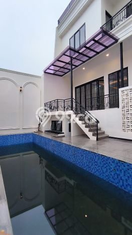 Ready to Use! Premium House LT 380m2 Desain Elegan di Menteng Dalam Ready to Use! Premium House LT 380m2 Desain Elegan di Menteng Dalam