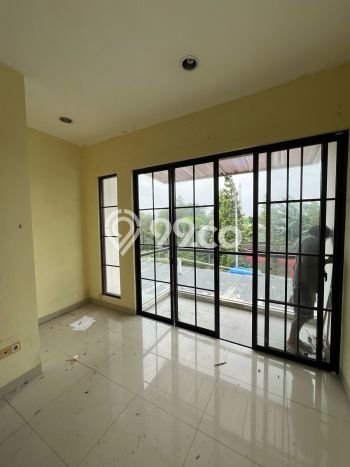 Rumah Terawat 2 KT 2 KM di Green Lake City, Jakarta Barat Rumah Terawat 2 KT 2 KM di Green Lake City, Jakarta Barat