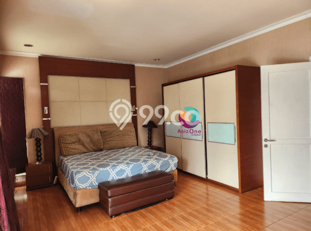 LOKASI STRATEGIS! Rumah di , Akses ke Tol, 4 KT, LT 330m2m² Bangunan 350m2m² LOKASI STRATEGIS! Rumah di , Akses ke Tol, 4 KT, LT 330m2m² Bangunan 350m2m²