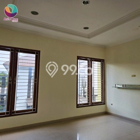 Ready to Use! Luxury House LT 160m2 Desain Modern di Cibubur Ready to Use! Luxury House LT 160m2 Desain Modern di Cibubur