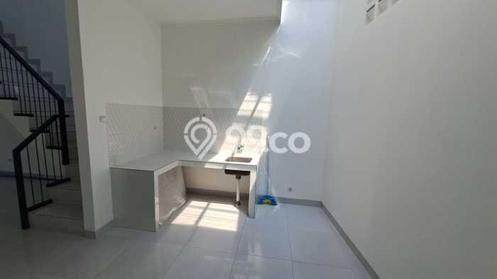 For Sale Rumah 4 Kamar Lokasi Ideal Nyaman dan Strategis di Antapani For Sale Rumah 4 Kamar Lokasi Ideal Nyaman dan Strategis di Antapani