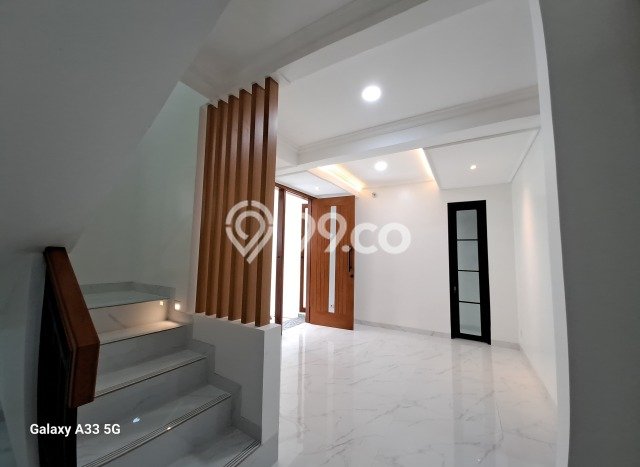 Dijual Rumah Premium dengan Fasilitas Sekitar Lengkap di Cinere, Depok Dijual Rumah Premium dengan Fasilitas Sekitar Lengkap di Cinere, Depok