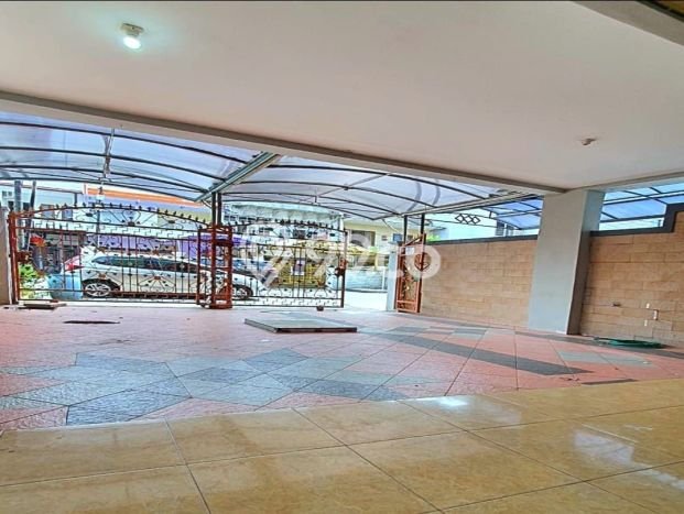 Dijual Rumah Luas Elegan Dengan View Cantik di Muara Karang, Jakarta Utara Dijual Rumah Luas Elegan Dengan View Cantik di Muara Karang, Jakarta Utara