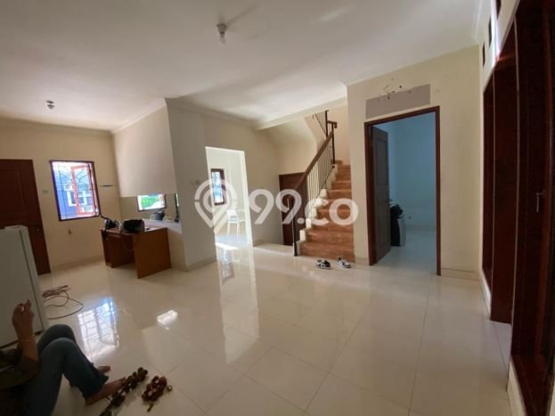 Rumah Modern 3 KT di Raffles Hills Jakarta Timur Semi Furnished Rumah Modern 3 KT di Raffles Hills Jakarta Timur Semi Furnished